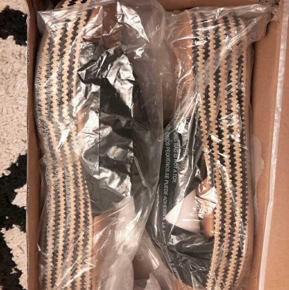 🆕️ A.N.A. Wedge Platform Sandals - Picture 6 of 8